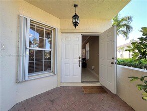 5486 NW 112th Path in Doral, FL - Building Photo - Building Photo