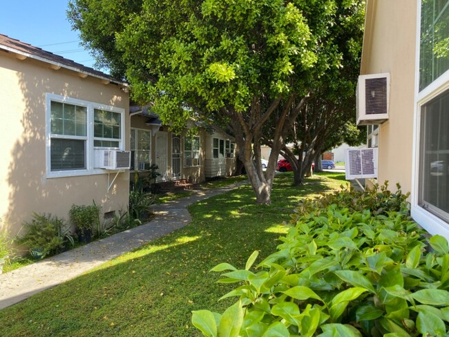 11643 Magnolia Blvd, Unit 11643