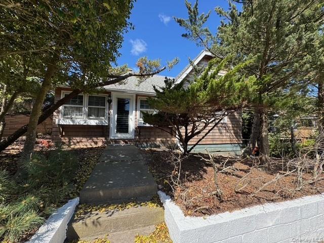 property at 850 Evergreen Walk