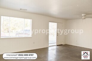 1906 Dave Ward Dr in Conway, AR - Building Photo