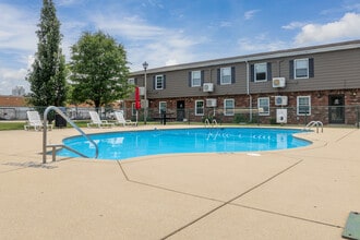 Westgate Apartments in Champaign, IL - Building Photo - Building Photo