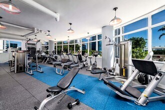 New River Yacht Club in Fort Lauderdale, FL - Foto de edificio - Building Photo