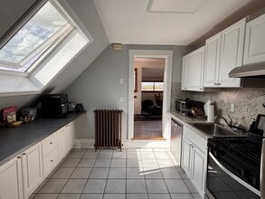 558 Riverside Ave in Medford, MA - Building Photo - Building Photo