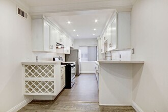 11615 Darlington Ave in Los Angeles, CA - Building Photo - Building Photo