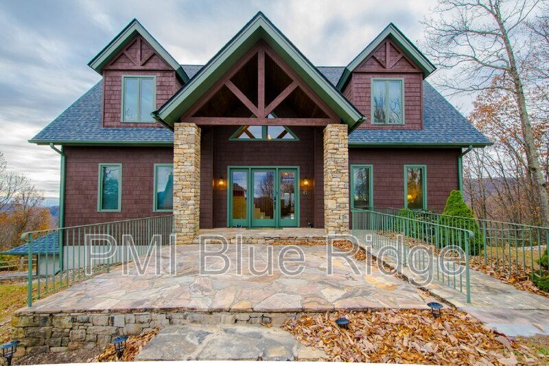 6 S Songbird Ct in Hendersonville, NC - Building Photo