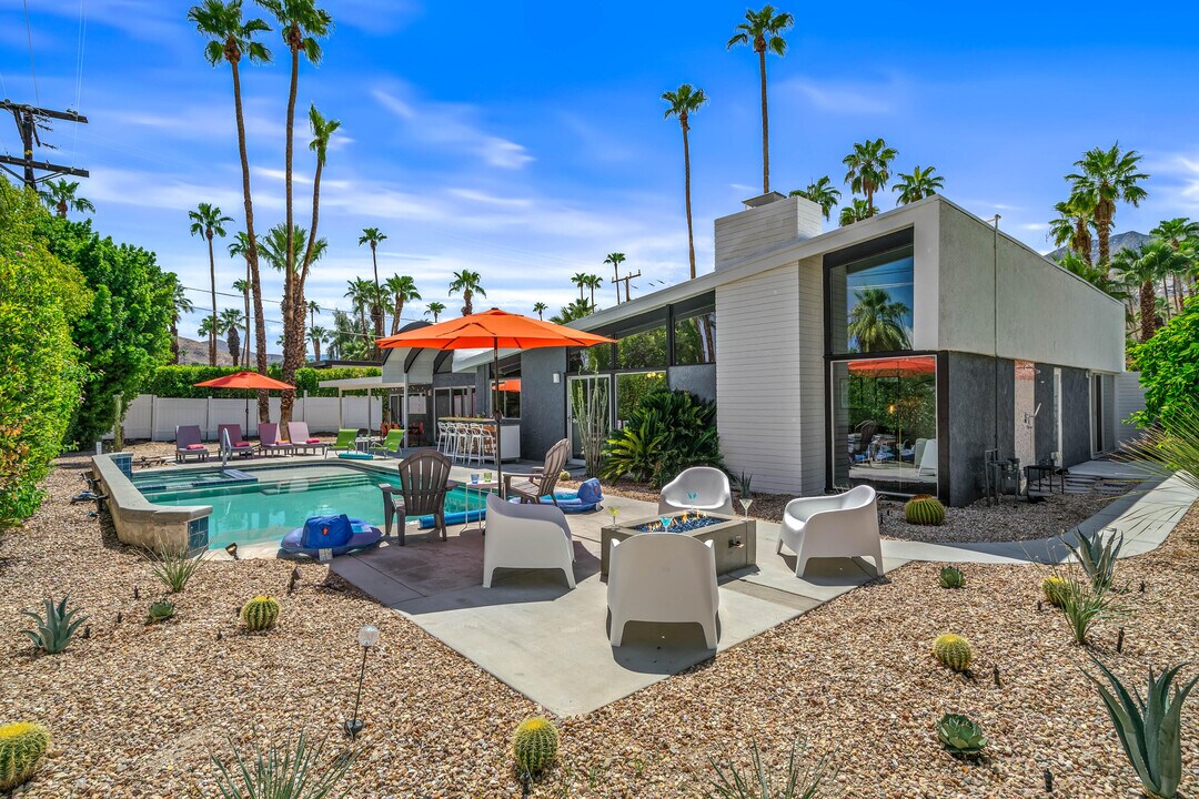 1986 Yucca Pl in Palm Springs, CA - Building Photo