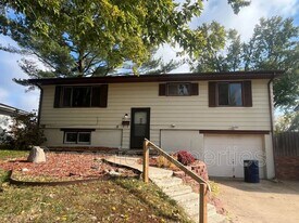 7009 S 79th St in La Vista, NE - Building Photo