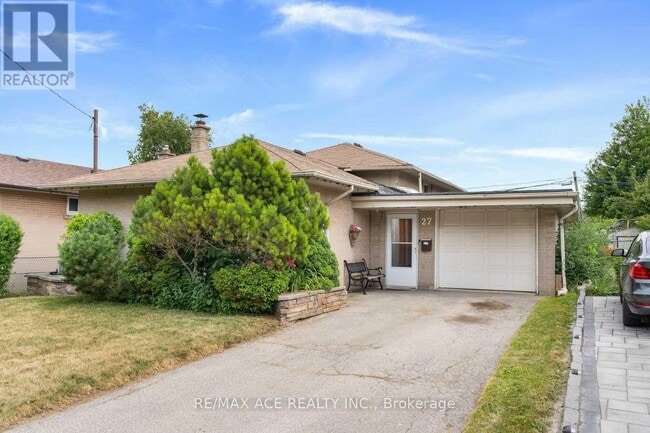 property at 27 Oakridge Dr