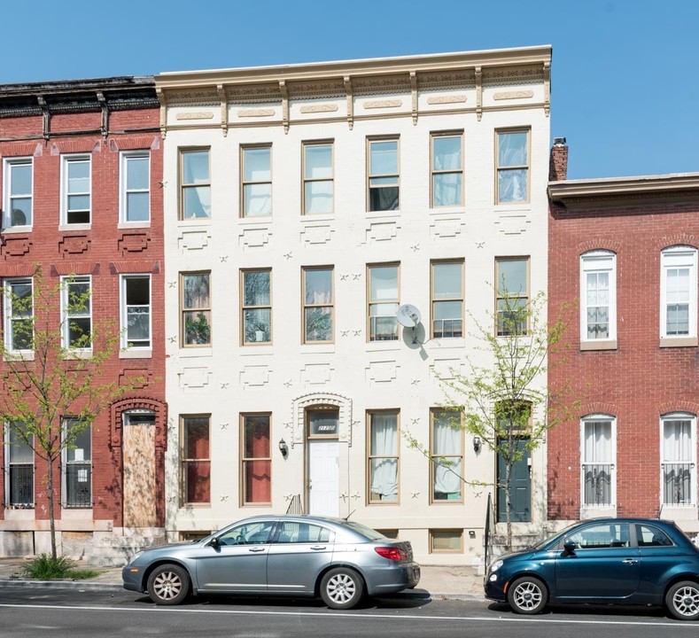 2125 McCulloh St in Baltimore, MD - Foto de edificio