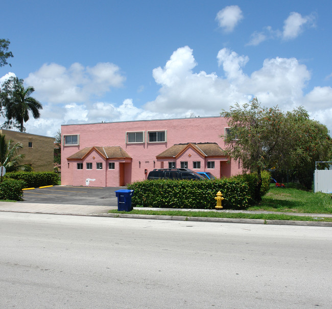 193 NE 141st St in Miami, FL - Foto de edificio - Building Photo