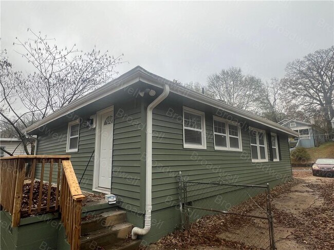 955 Byron Dr SW in Atlanta, GA - Building Photo - Building Photo