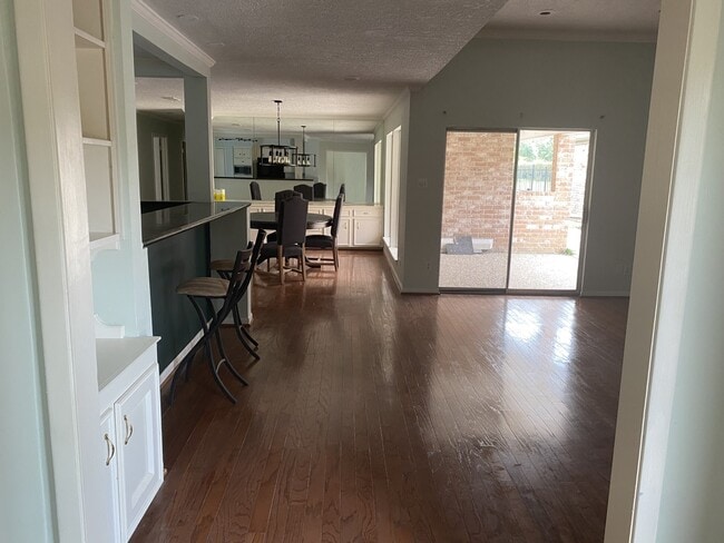 property at 5 Bendwood Dr