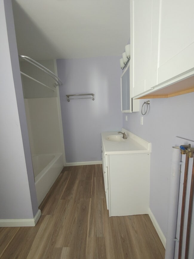 669 Rathbun St, Unit 1 in Blackstone, MA - Foto de edificio - Building Photo