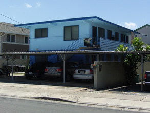 825 Olokele Ave in Honolulu, HI - Foto de edificio - Building Photo