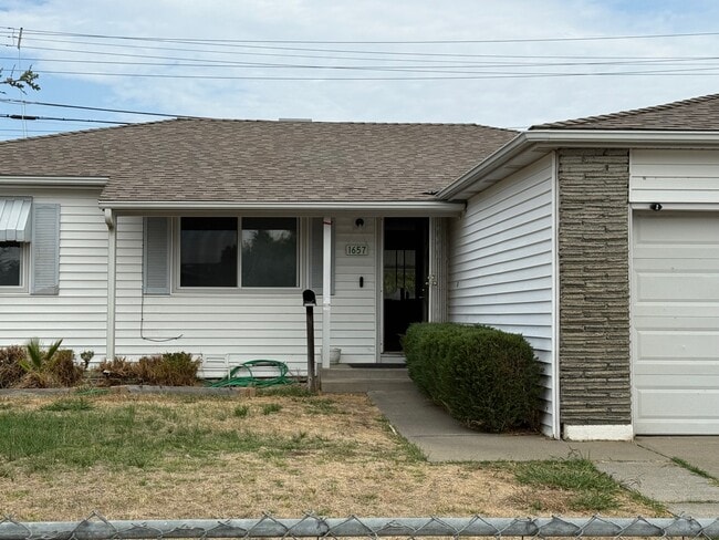 1657 Ferran Ave in Sacramento, CA - Building Photo - Building Photo
