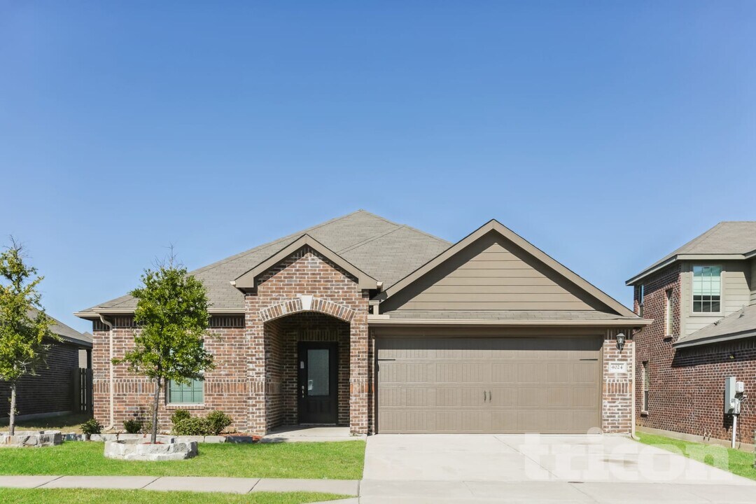 4024 Conley Ln in Crowley, TX - Building Photo
