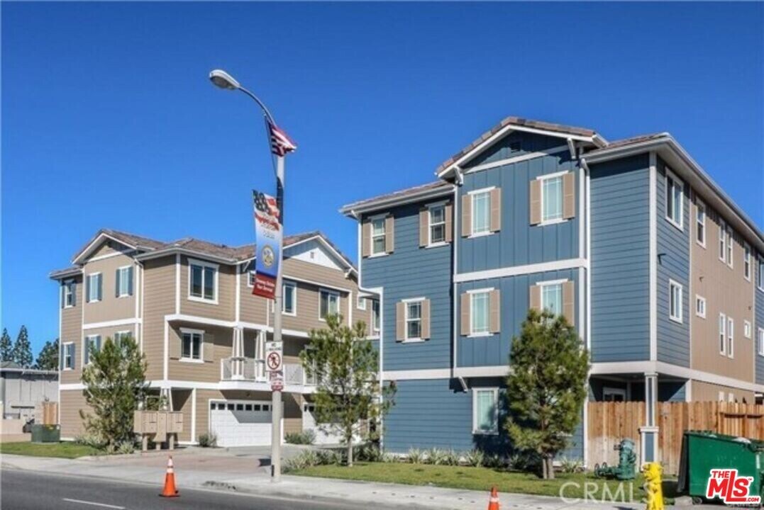 9559 Firestone Blvd in Downey, CA - Building Photo