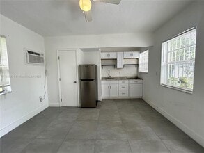 601 NW 90th St in El Portal, FL - Building Photo - Building Photo
