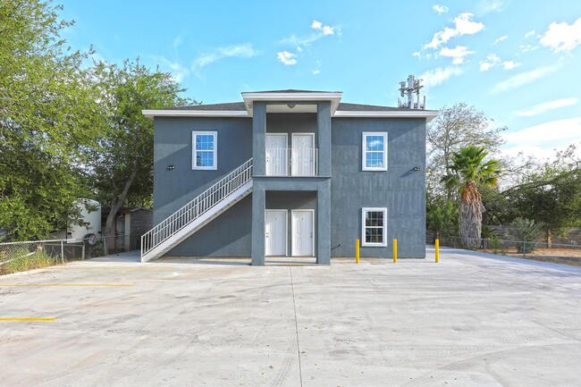 1215 Bustamante St-Unit -1 in Laredo, TX - Building Photo - Building Photo