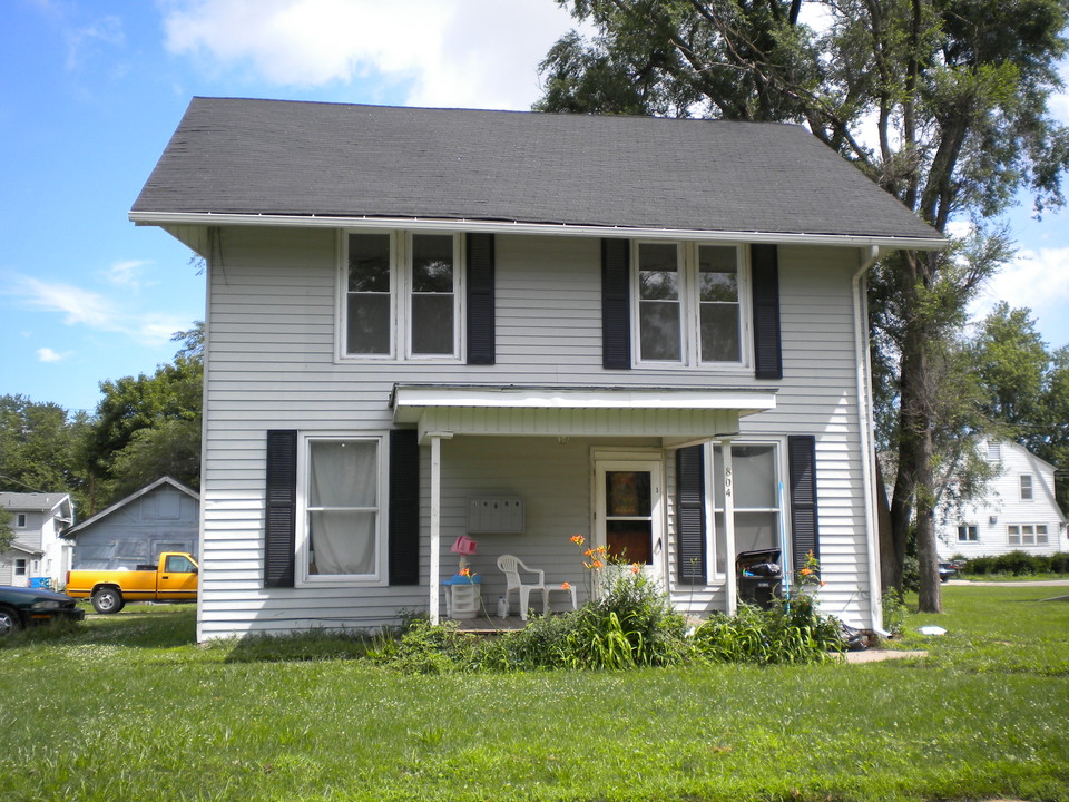 804 W Ashland Ave in Indianola, IA - Building Photo