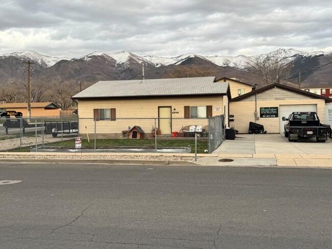 294 N 300 W in Kaysville, UT - Foto de edificio - Building Photo