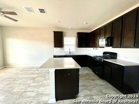 4603 Belgravia Park in Converse, TX - Foto de edificio - Building Photo