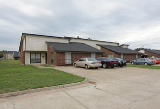 Stone Creek Apartments in Terrell, TX - Building Photo - Building Photo