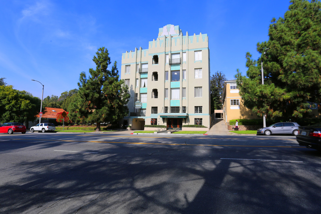 Los Feliz Manor in Los Angeles, CA - Building Photo