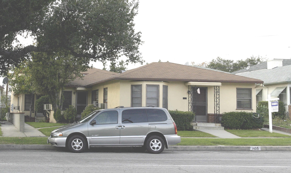 1429 N Altadena Dr in Pasadena, CA - Building Photo