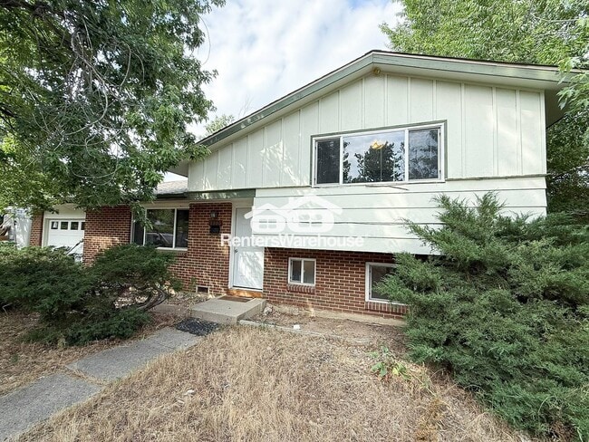 property at 4565 Moorhead Ave