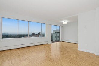 5976 Tisdall St in Vancouver, BC - Building Photo - Building Photo