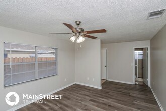 983 Eastlake St SE in Palm Bay, FL - Foto de edificio - Building Photo