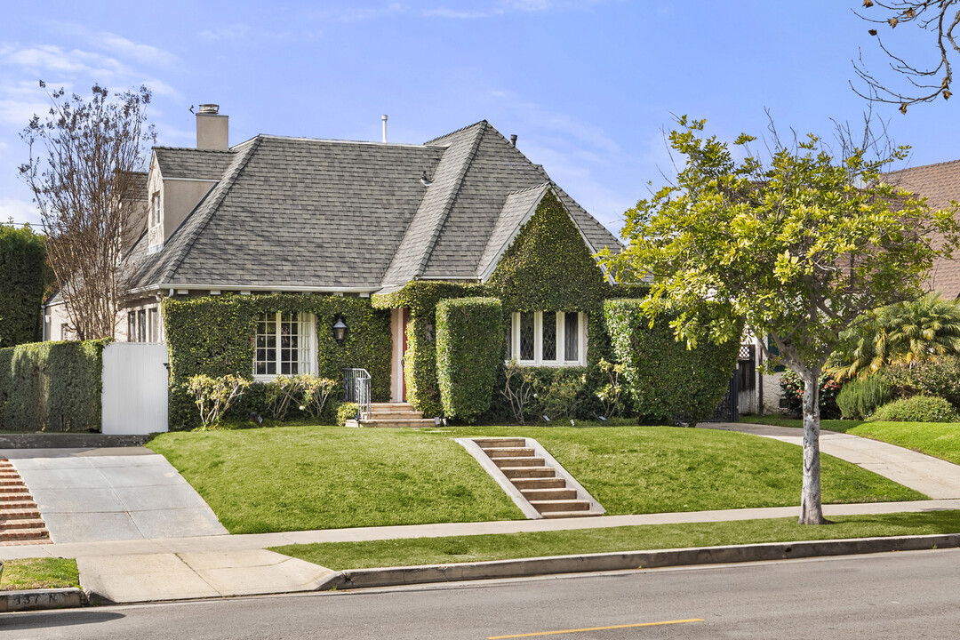 141 N Gardner St in Los Angeles, CA - Building Photo