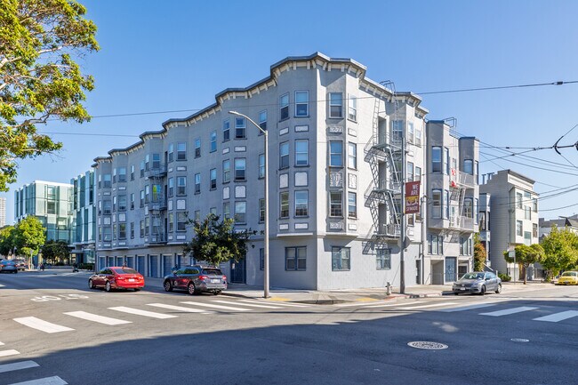 700 Laguna St