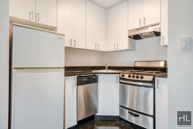 GORGEOUS Greenwich Village Real 1 Bedroom in New York, NY - Building Photo - Building Photo