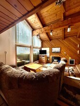 273 Rainbow Ln in Mammoth Lakes, CA - Building Photo - Building Photo