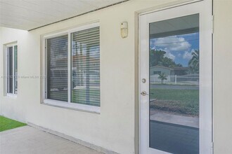 16330 NW 45th Ave in Opa Locka, FL - Building Photo - Building Photo