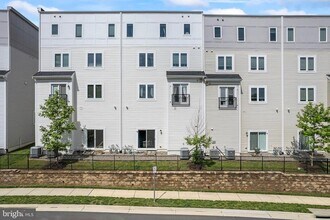 1324 Rail Stop Dr in Woodbridge, VA - Building Photo - Building Photo