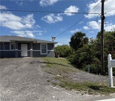 700 W 12th St in Lehigh Acres, FL - Building Photo