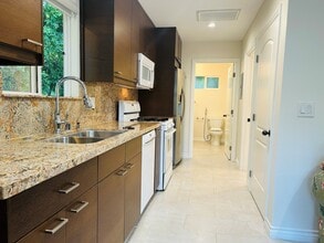 23348 Hatteras St, Unit 1 bedroom in Woodland Hills, CA - Building Photo - Building Photo