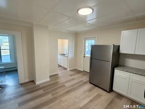 690 Main St in Torrington, CT - Building Photo - Building Photo