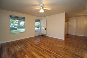 16711 SW Lake Forest Blvd in Lake Oswego, OR - Building Photo - Building Photo