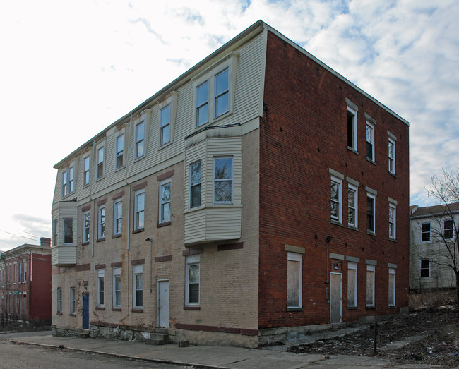 1211 Chapel St in Cincinnati, OH - Foto de edificio - Building Photo