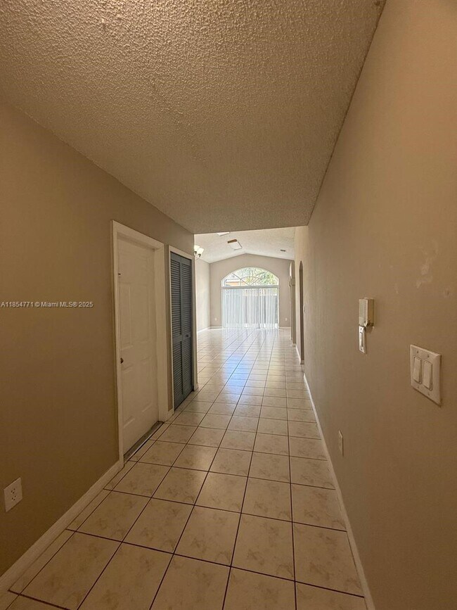 15801 SW 85th St in Miami, FL - Building Photo - Building Photo