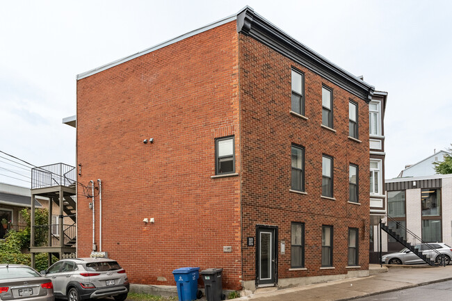 335 Saint-Ambroise Rue in Québec, QC - Building Photo - Building Photo