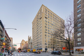 Mirabeau Apartments in New York, NY - Building Photo - Primary Photo