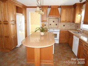 1330 E Barden Rd in Charlotte, NC - Building Photo - Building Photo