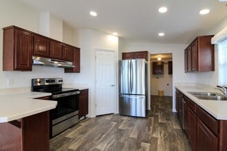 1214 N Morain Loop in Kennewick, WA - Building Photo - Building Photo