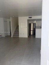 6870 SW 45th Ln in Miami, FL - Building Photo - Building Photo