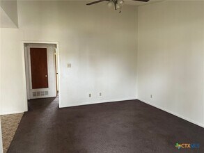 2406 Shoemaker Dr in Killeen, TX - Building Photo - Building Photo